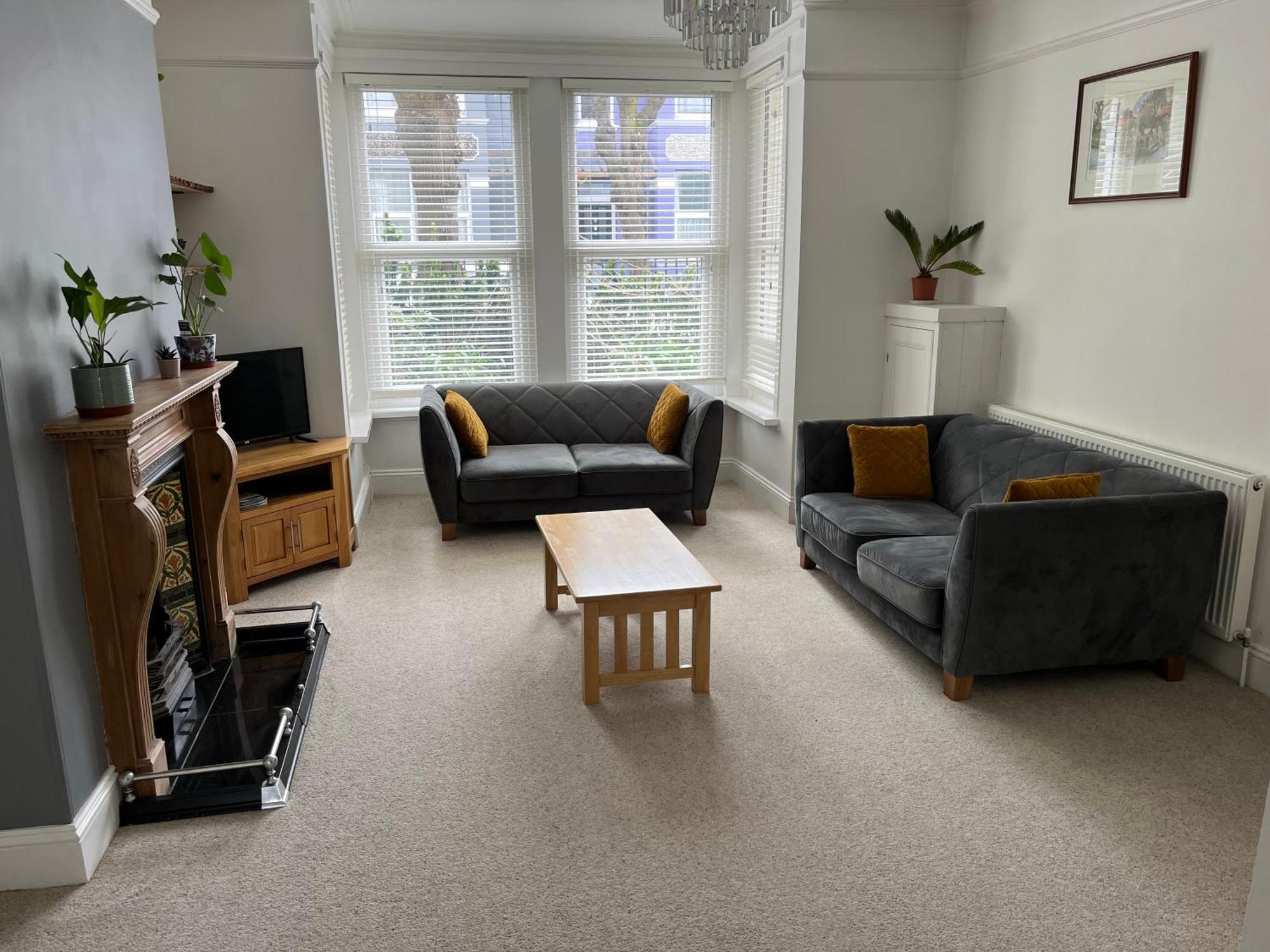 Entire Victorian House 3 Bedrooms * Plymouth